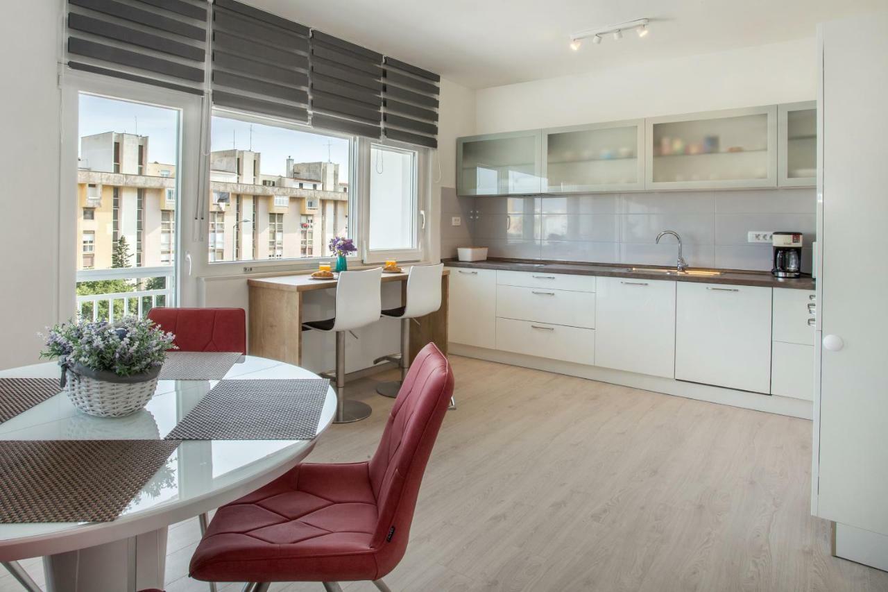 Ac Apartment With 2 Bedrooms And 2 Bathrooms-Free Private Parking 斯普利特 外观 照片